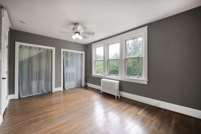 Building Photo - Sapcious Renovated Mt. Pleasant Home with ...