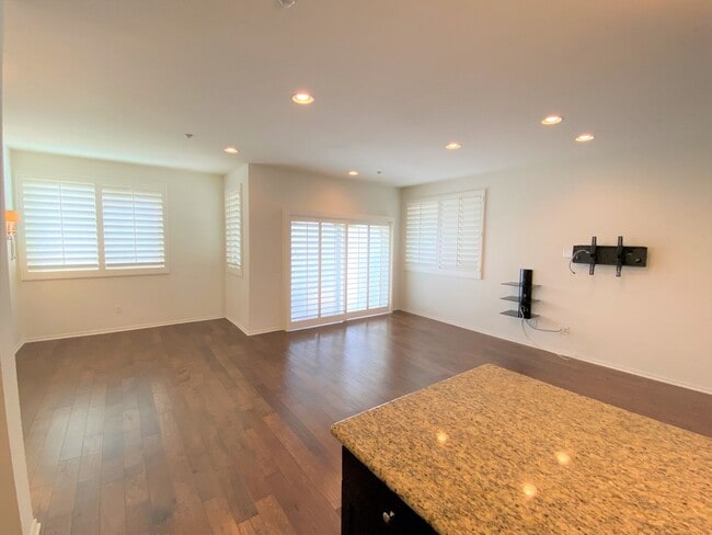 Building Photo - Executive 2-Bedroom Condo in the Prestigious South Bay 360 Community