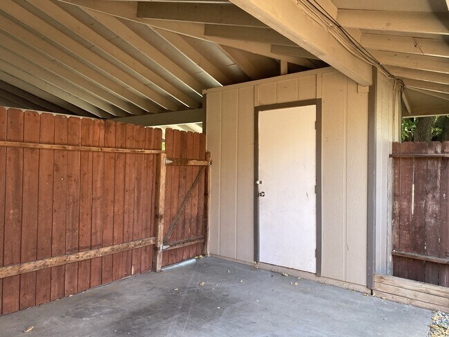 Building Photo - 3020 Olive Glen Ct