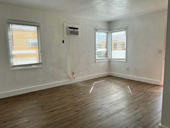Building Photo - 1739 Moffett St