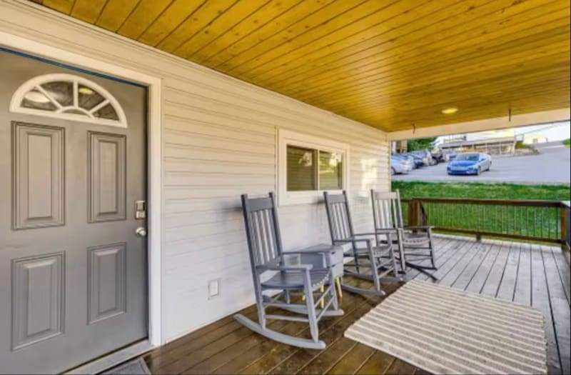 Building Photo - 1108 Valley View Ave