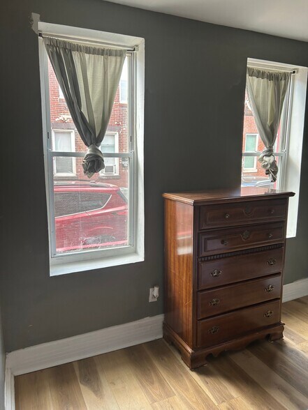 Building Photo - 1315 S Hicks St