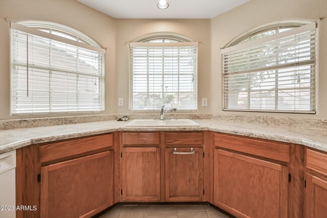 Building Photo - 7253 E Kiva Ave