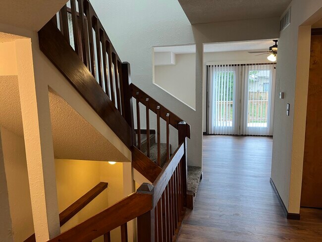Building Photo - 447 Foxfire Dr