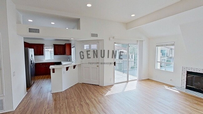 Building Photo - 2Bd 1Ba Condo in Newport Beach