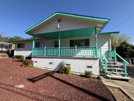 Building Photo - 2847 Moulton Dr