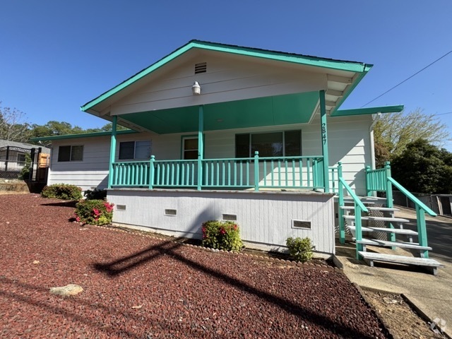Building Photo - 2847 Moulton Dr