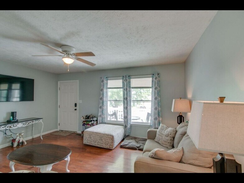 Building Photo - 296 Audrea Ln