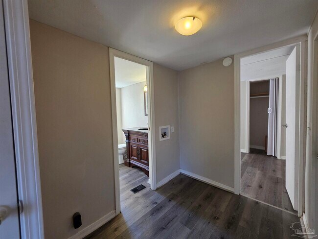 Building Photo - 2821 Hillcrest Ave