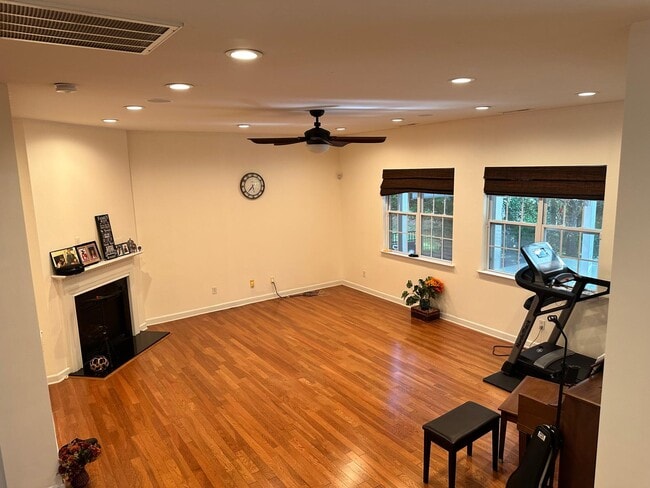 Building Photo - 10110 Paxton Run Rd