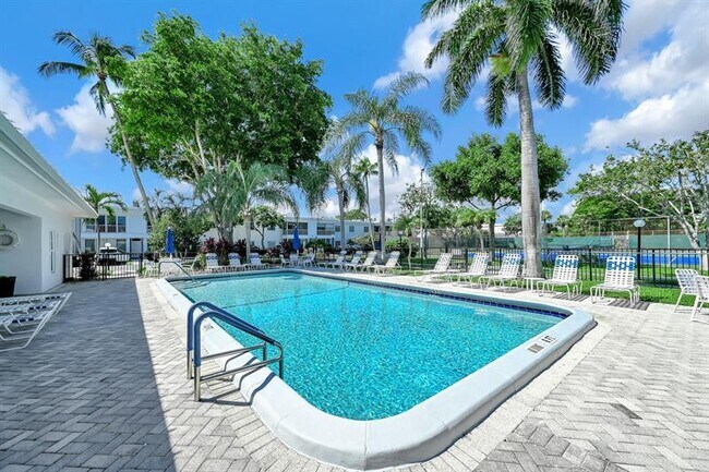 Building Photo - 6279 Bay Club Dr