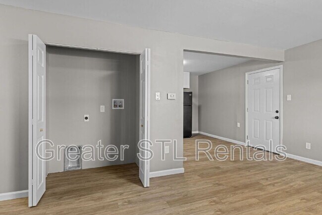 Building Photo - 1412 E Pitman Ave