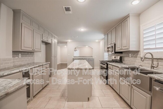 Building Photo - 3313 Country Club Rd