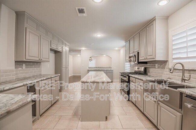 Building Photo - FS-3313 Country Club Rd