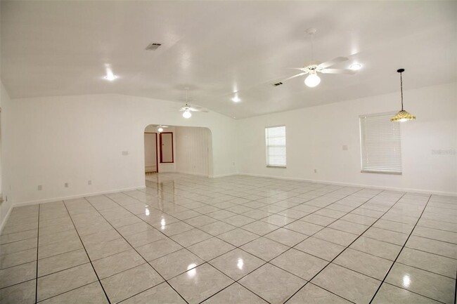 Building Photo - 3150 Big Valley Dr