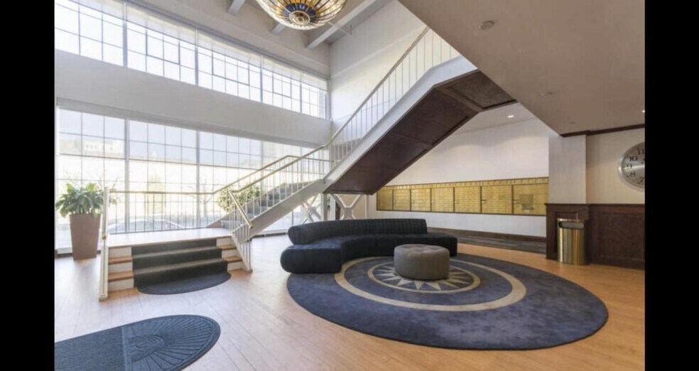 Building Photo - 3 N Christopher Columbus Blvd