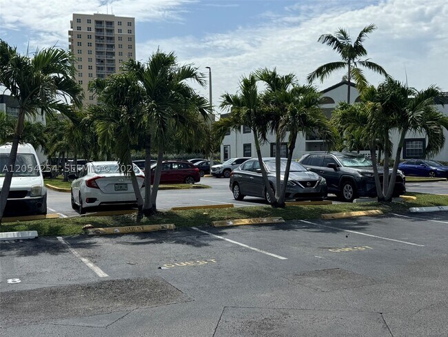 Building Photo - 9711 Fontainebleau Blvd