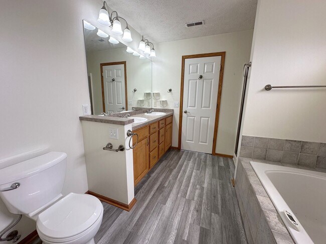 Building Photo - 8621 Lavender Cir