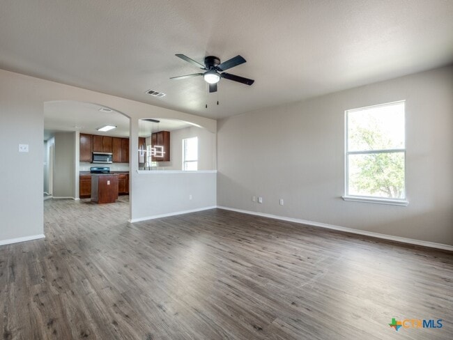 Building Photo - 204 Pine Arbol