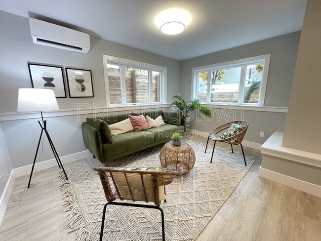 Building Photo - 5886 SE 46th Ave