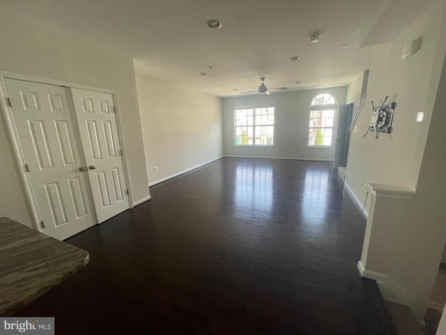 Building Photo - 6800 Green Mill Way