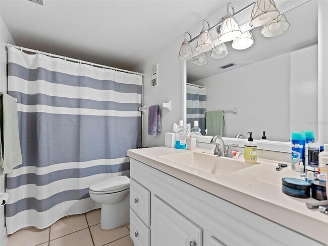 Building Photo - 4507 S Oak Dr