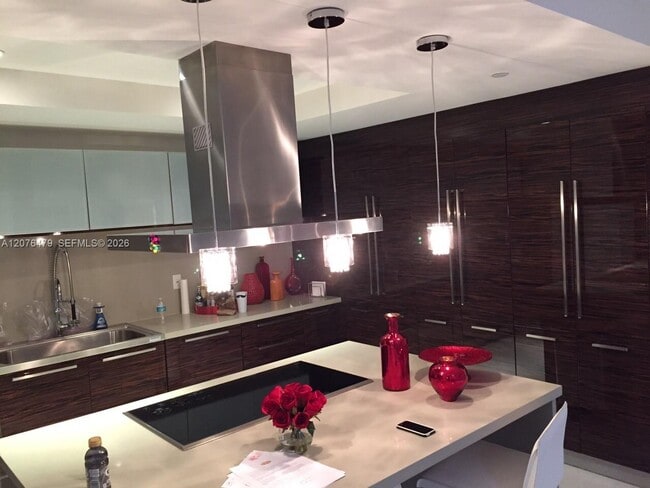Building Photo - 200 Sunny Isles Blvd