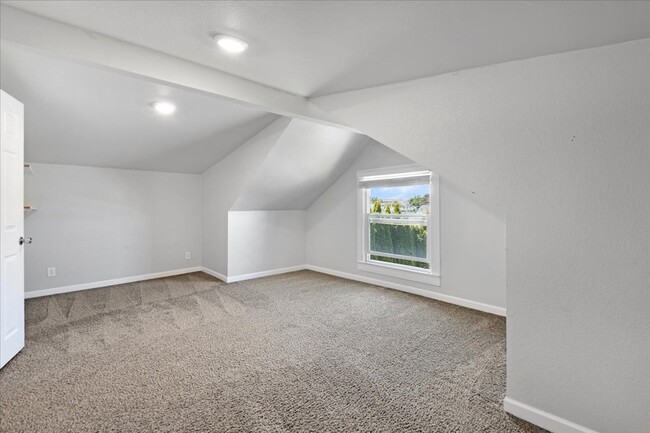 Building Photo - 3Bd/2.25Ba Everett Home