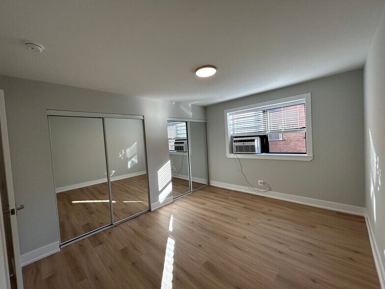 Building Photo - 540 W Aldine Ave