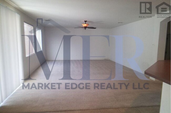 Building Photo - 4Bed/2.5Bath House at Litchfield/Greenway!...