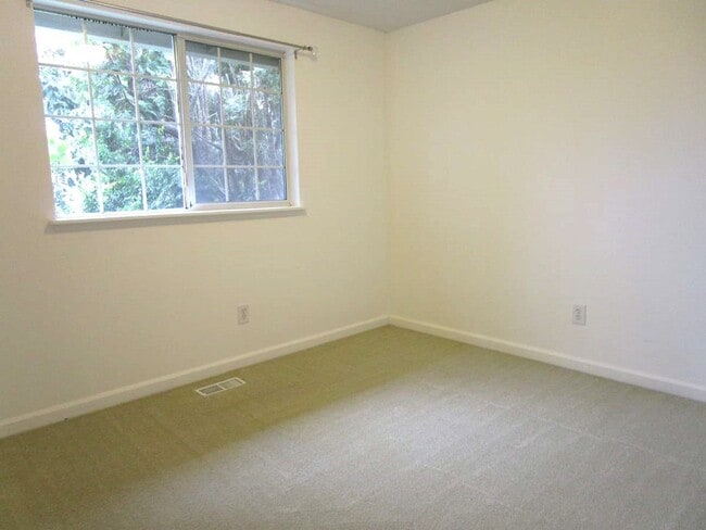 Building Photo - Lovely 3 Bedroom 1 Bath Home in Gig Harbor