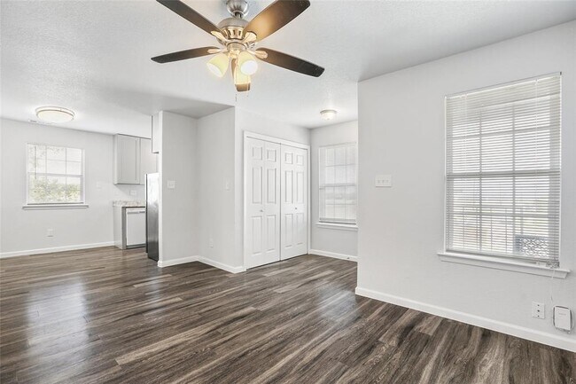 Building Photo - 7415 Vintage Hills Dr