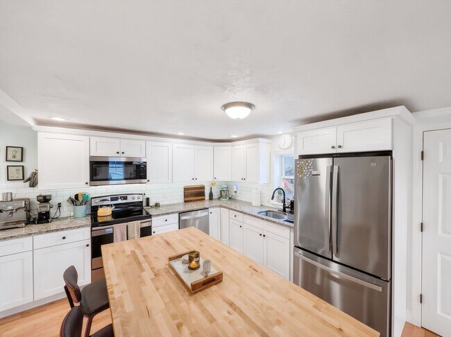 Building Photo - Beautiful Condo In Beverly MA!