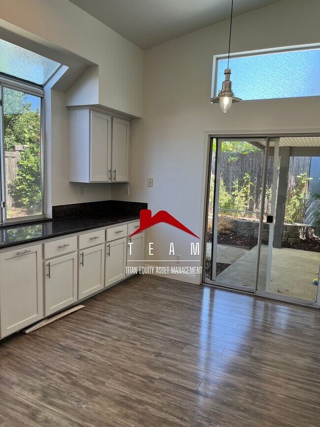 Building Photo - 5231 Del Vista Way
