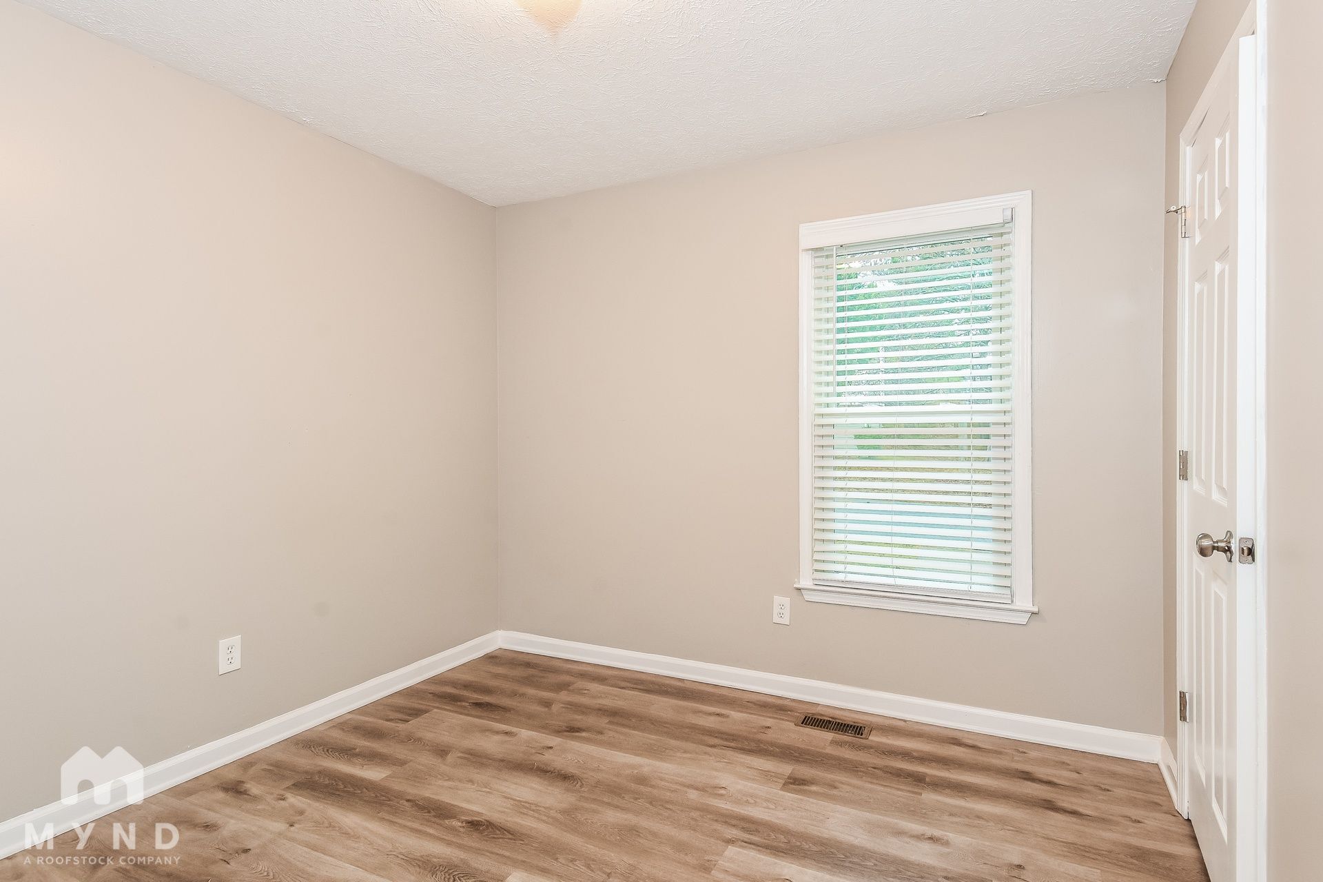 Building Photo - 308 Arapaho Dr SE