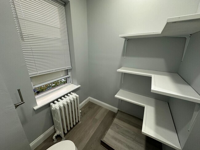 Building Photo - 6236 Hasbrook Ave