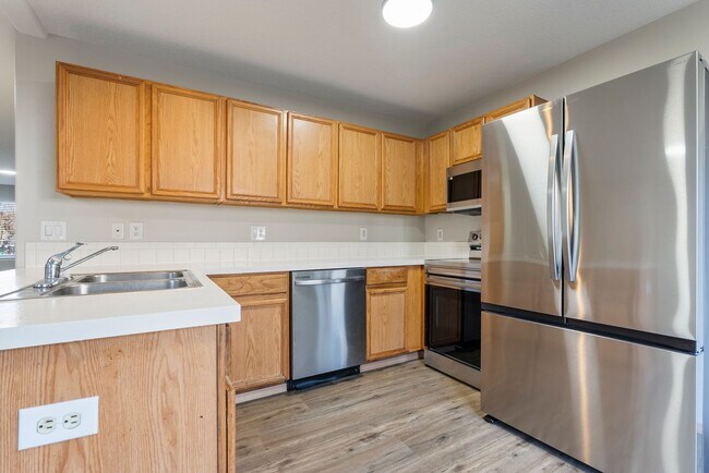 Building Photo - 4 Bed | 2.5 Bath Home with Garage, Yard & Modern Updates – SE Portland