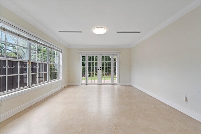 Building Photo - 516 Gerona Ave