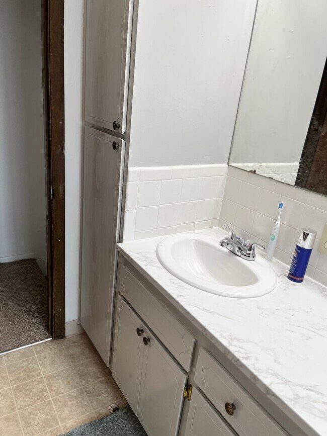 Building Photo - Space, Comfort & Convenience in One Great Home