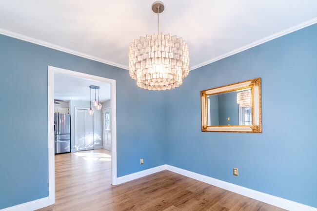 Building Photo - 5603 Ventura Dr