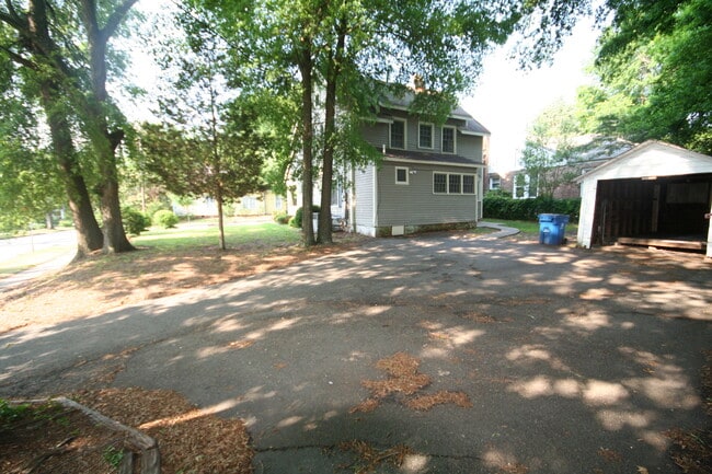 Building Photo - 1300 Green St