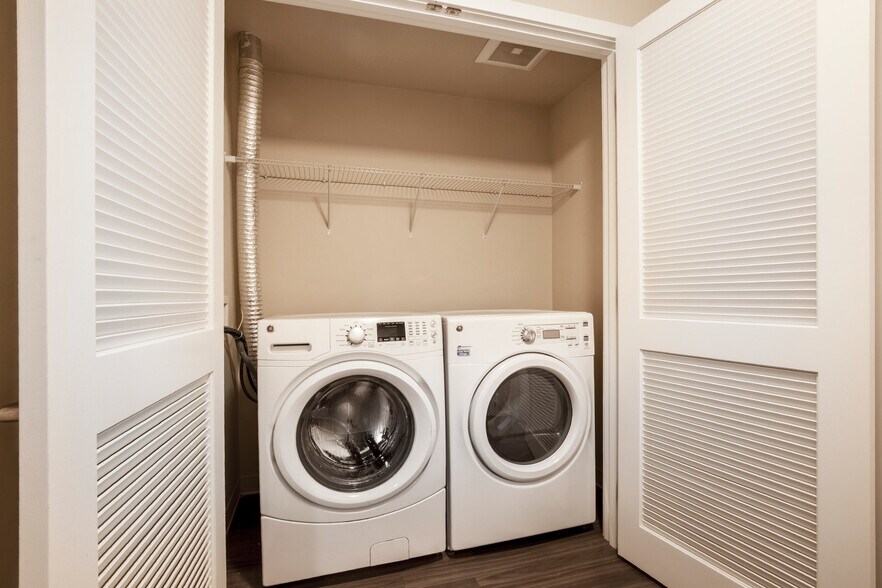 Building Photo - 15301 NE Turing St