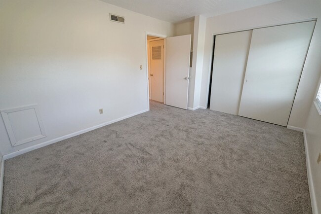 Building Photo - 2325 W Pensacola St