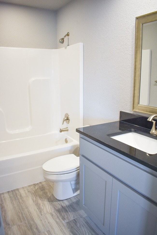 Building Photo - 4 Bedroom 3.5 Bathroom Home in the heart of Fayetteville, AR!!