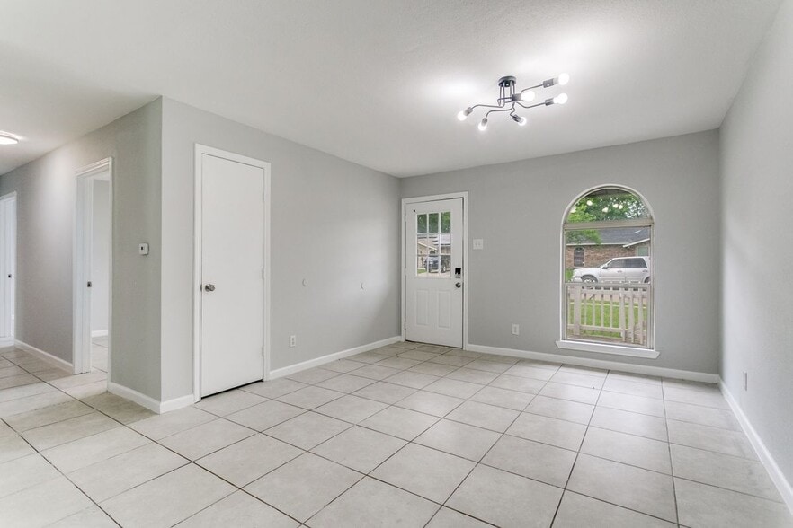 Building Photo - 5101 Longhorn Trail