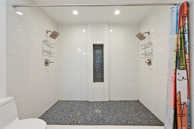 Building Photo - 2450 Wickersham Ln