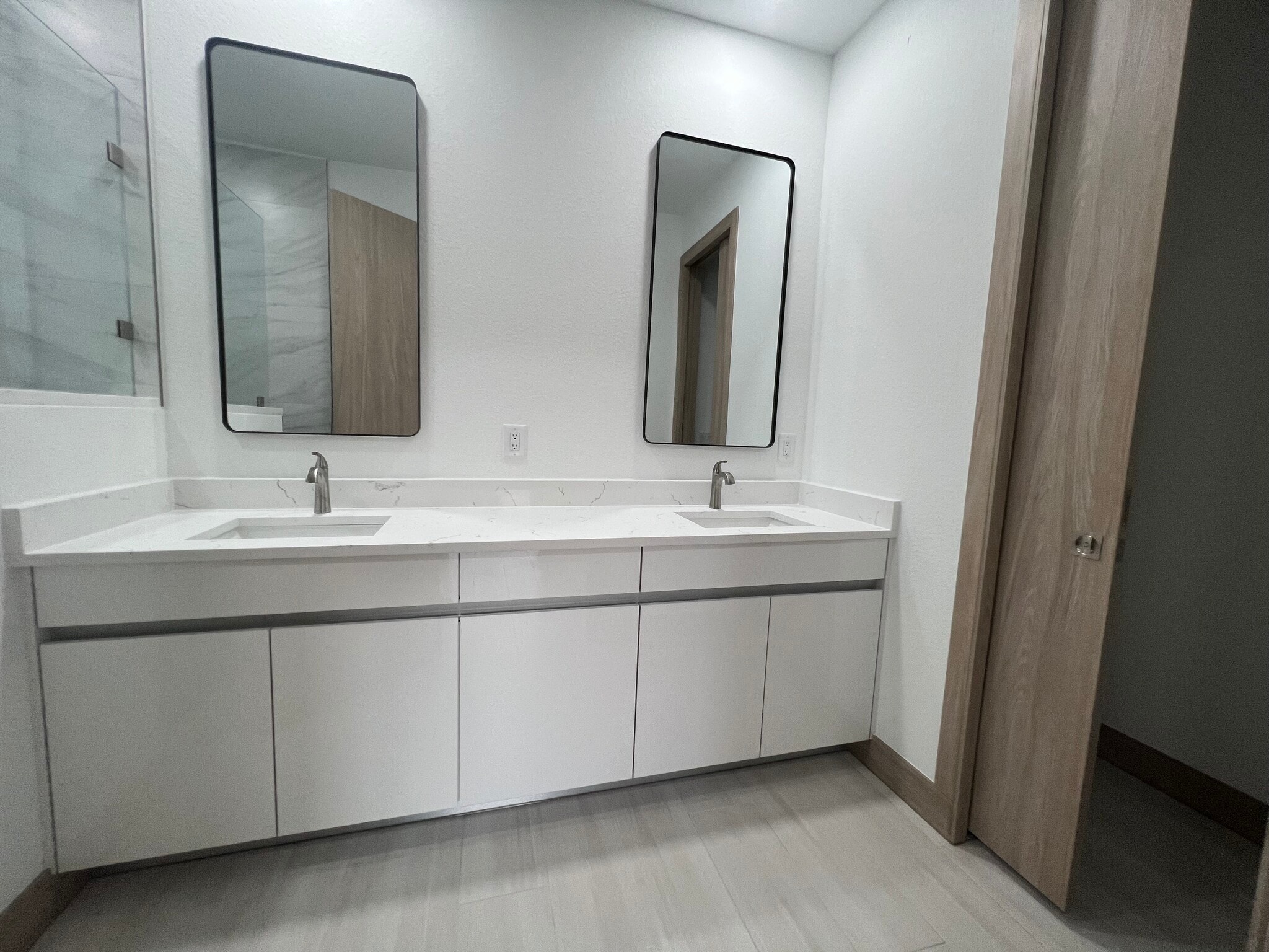 Building Photo - 4327 Kinlock St