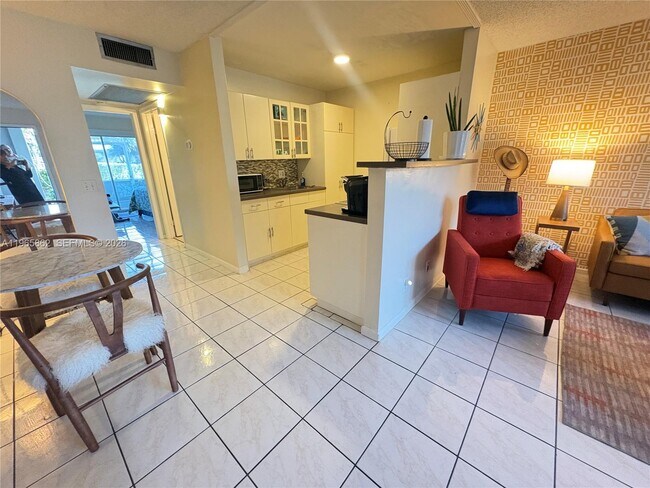 Building Photo - 13250 SW 4th Ct