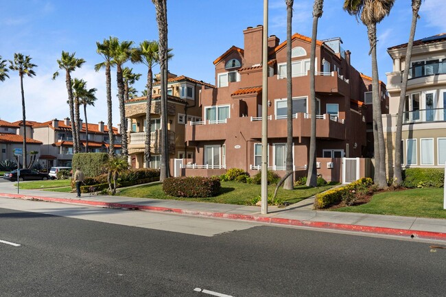 Building Photo - OCEAN FRONT CONDO IN HUNTINGTON BEACH