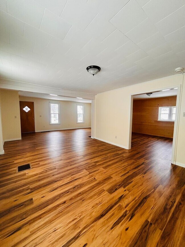 Building Photo - Village of West Carthage 3-4 Bedroom / 1.5 Bath Home